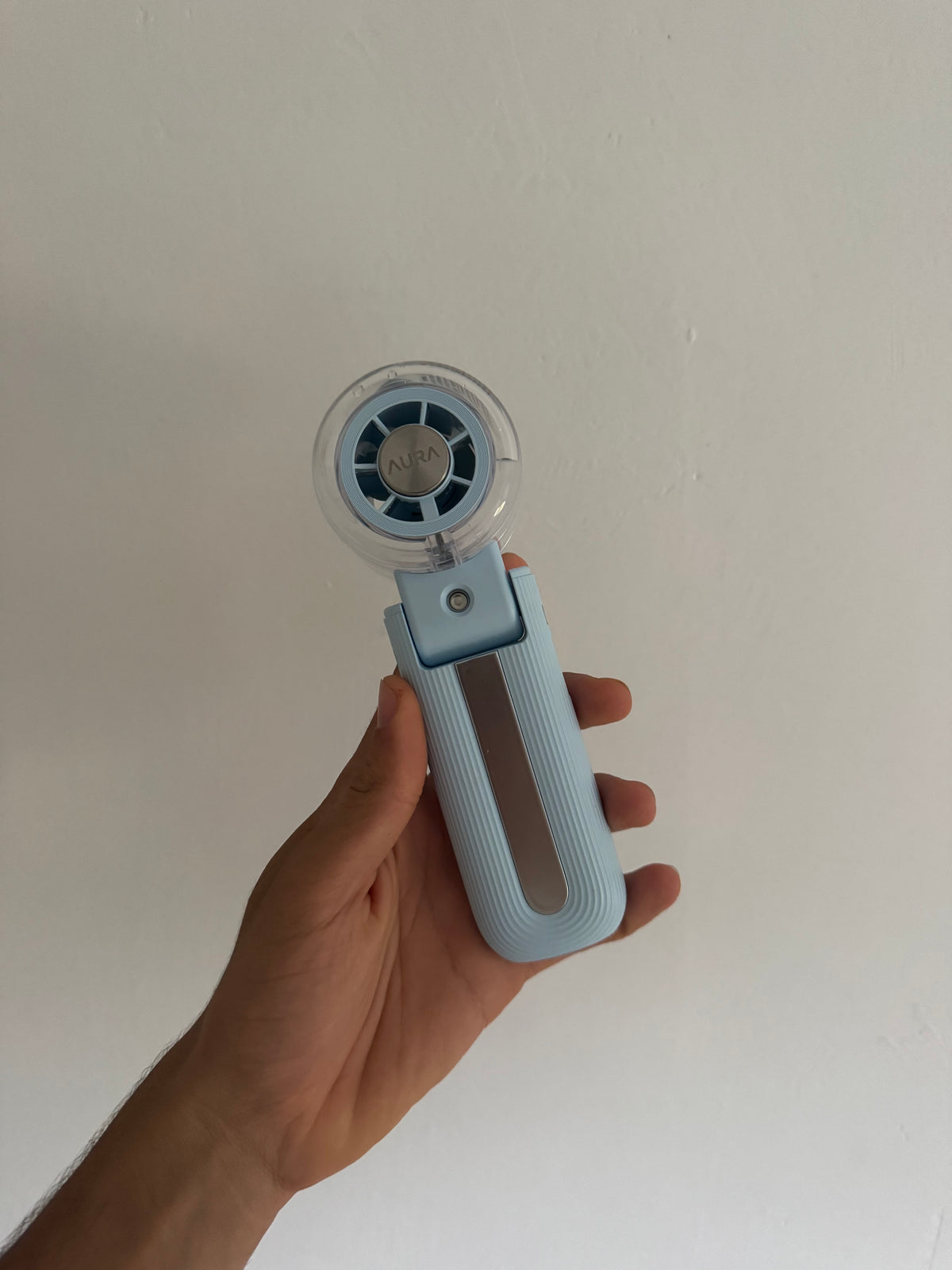 Mini Ventilateur Brumisateur &  Portatif 5-en-1 — Modèle 2026